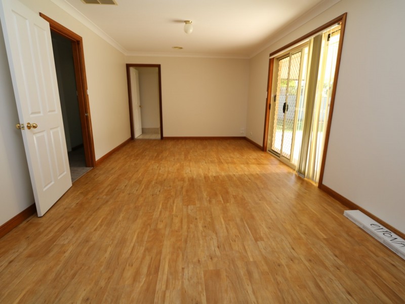 24 Alldis Place, Kooringal NSW 2650