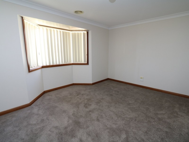 24 Alldis Place, Kooringal NSW 2650