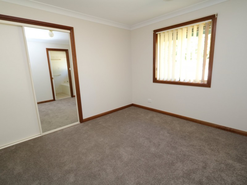 24 Alldis Place, Kooringal NSW 2650