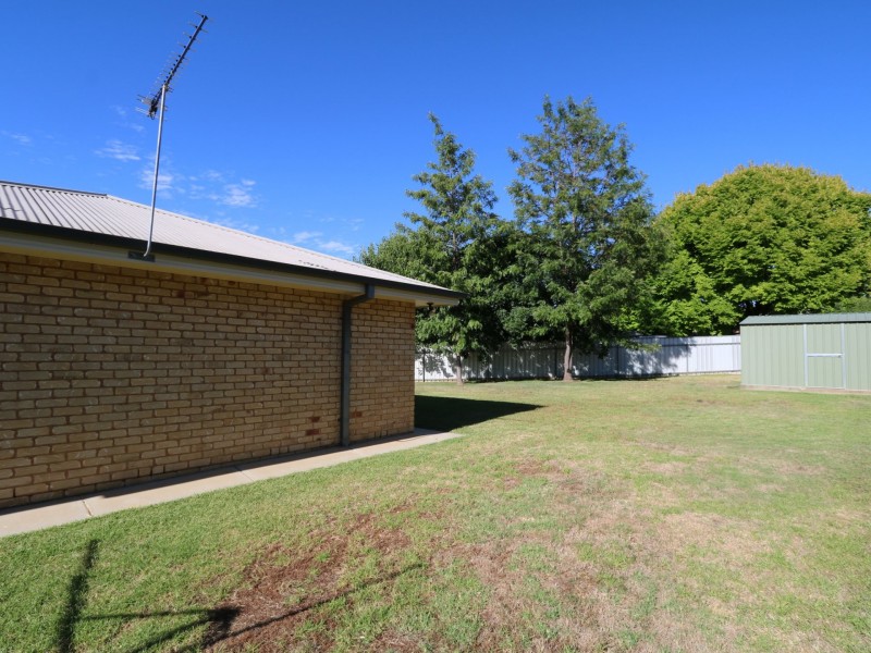 24 Alldis Place, Kooringal NSW 2650
