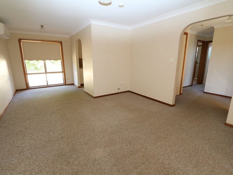9 Langi Crescent, Glenfield Park NSW 2650