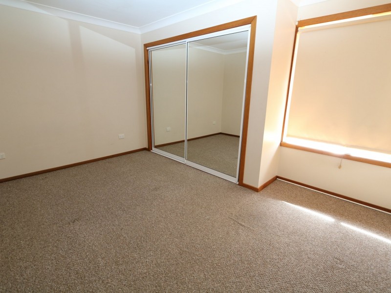 9 Langi Crescent, Glenfield Park NSW 2650