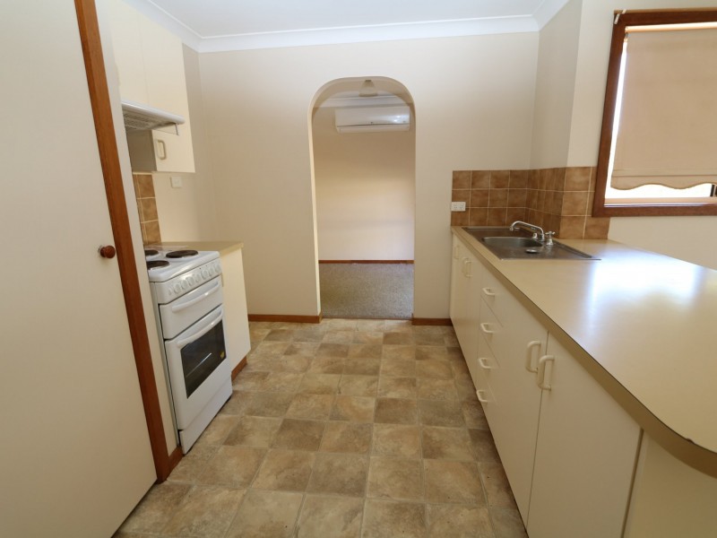 9 Langi Crescent, Glenfield Park NSW 2650