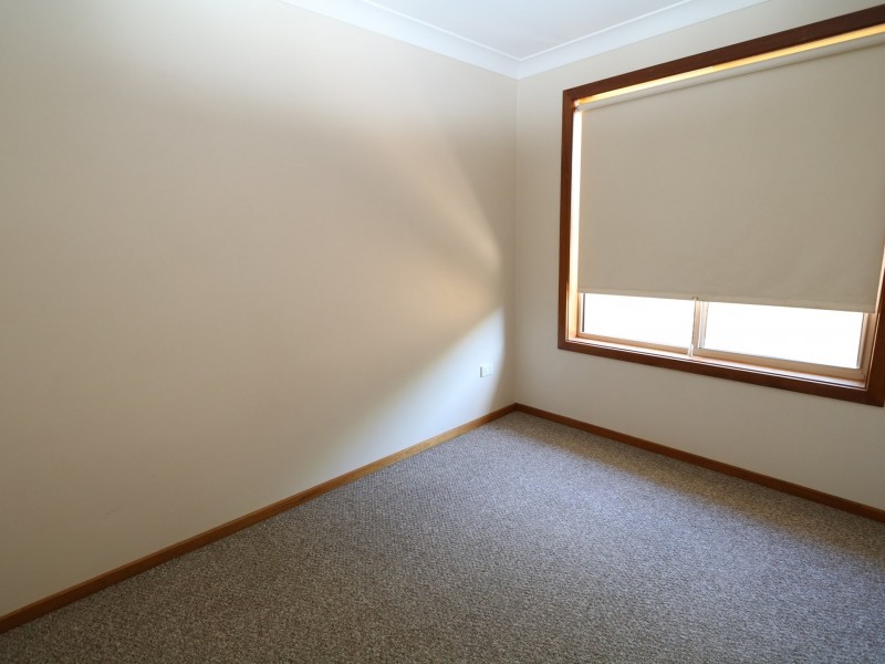 9 Langi Crescent, Glenfield Park NSW 2650