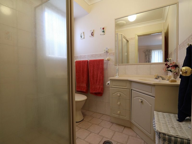 27 Kimba Drive, Glenfield Park NSW 2650