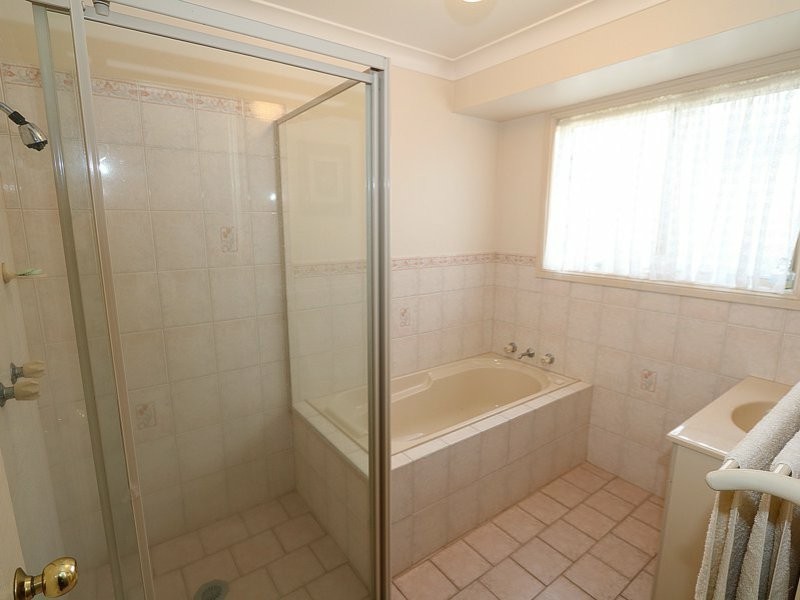 27 Kimba Drive, Glenfield Park NSW 2650