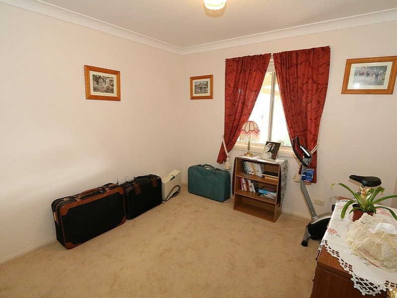 27 Kimba Drive, Glenfield Park NSW 2650