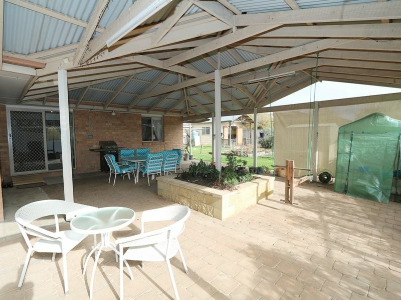 27 Kimba Drive, Glenfield Park NSW 2650