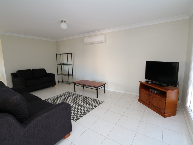 2/3 Carinya Street (FURNISHED), Glenfield Park NSW 2650