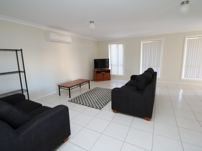 2/3 Carinya Street (FURNISHED), Glenfield Park NSW 2650