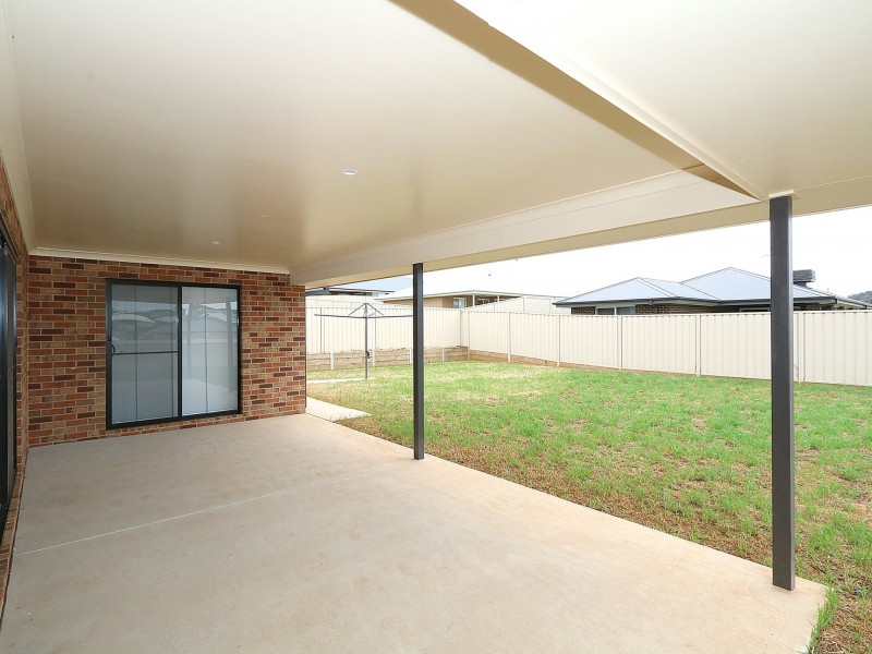 4 Ellerslie Street, Gobbagombalin NSW 2650