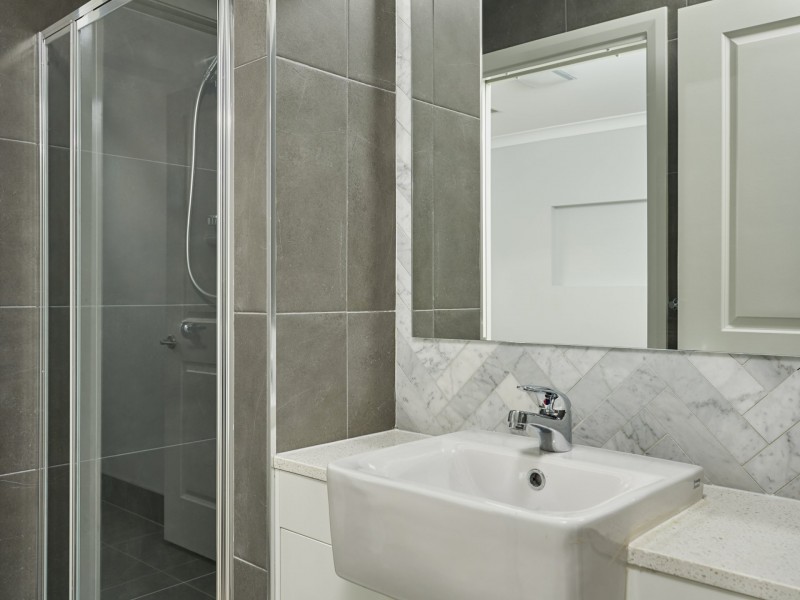 32 Ross Parkway, Gobbagombalin NSW 2650