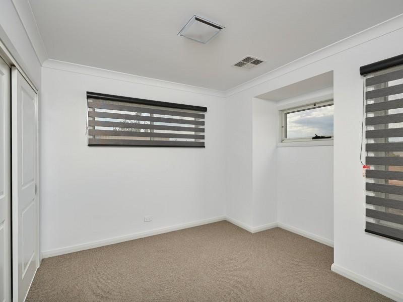 32 Ross Parkway, Gobbagombalin NSW 2650