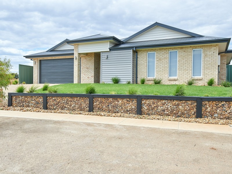 1 Eucalypt Street, Forest Hill NSW 2651