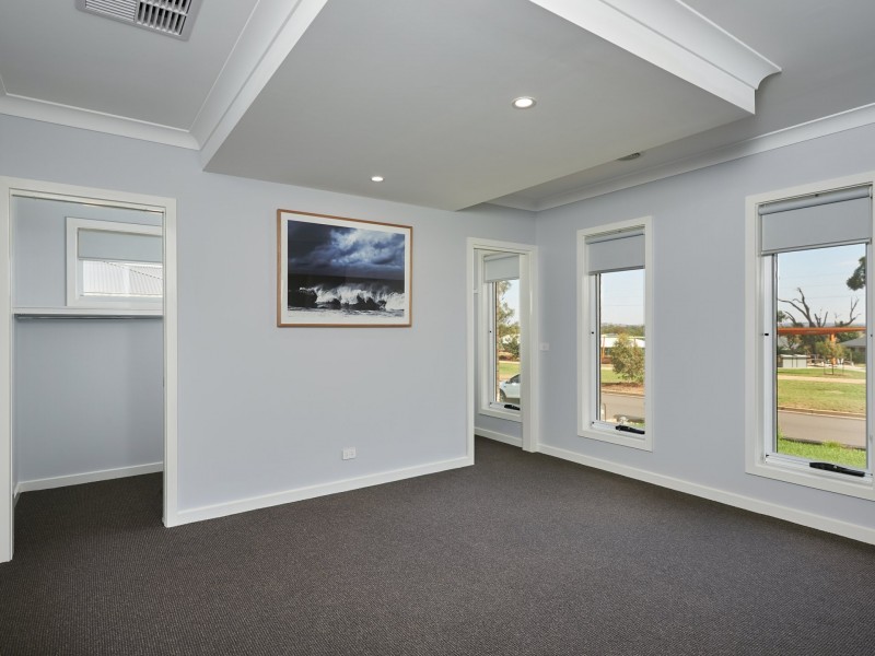 1 Eucalypt Street, Forest Hill NSW 2651