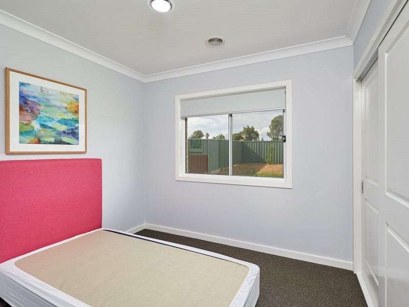 1 Eucalypt Street, Forest Hill NSW 2651