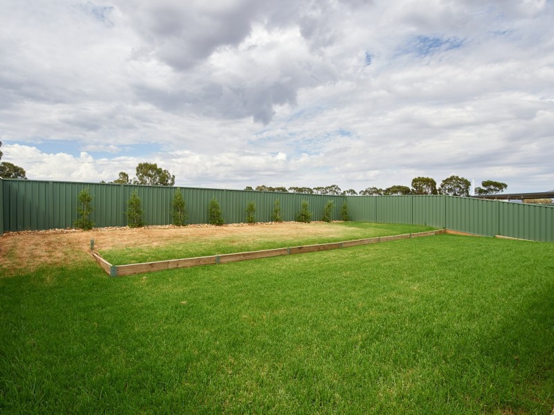 1 Eucalypt Street, Forest Hill NSW 2651