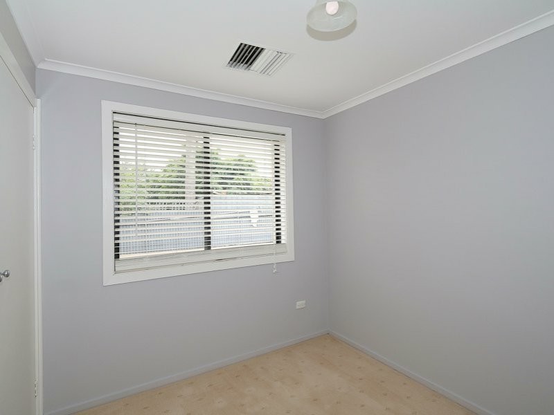 12 Eastlake Drive, Lake Albert NSW 2650