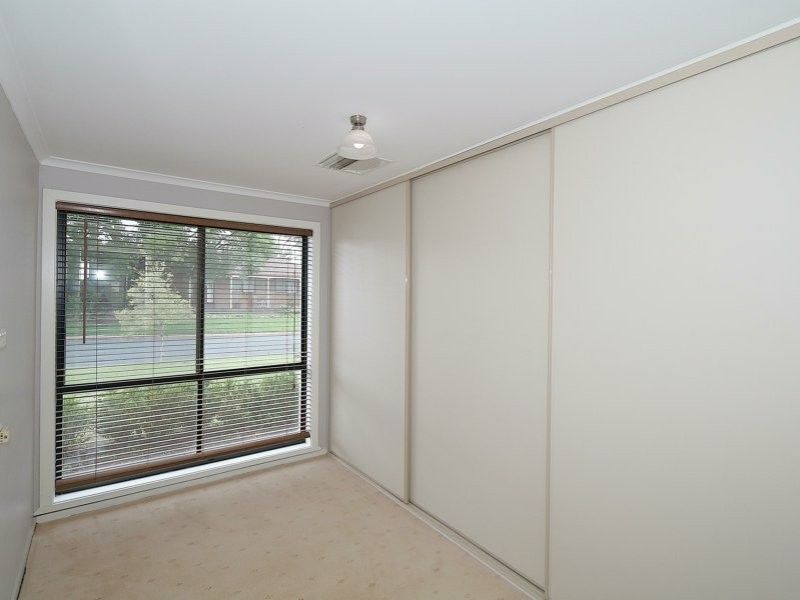 12 Eastlake Drive, Lake Albert NSW 2650