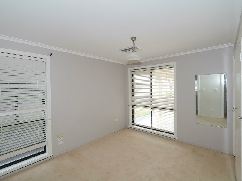 12 Eastlake Drive, Lake Albert NSW 2650