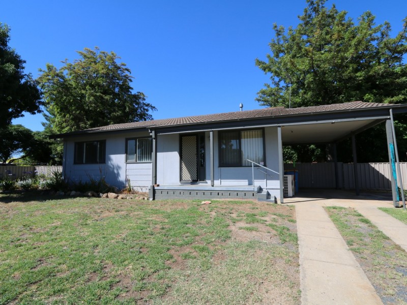 4 Rogers Place, Tolland NSW 2650