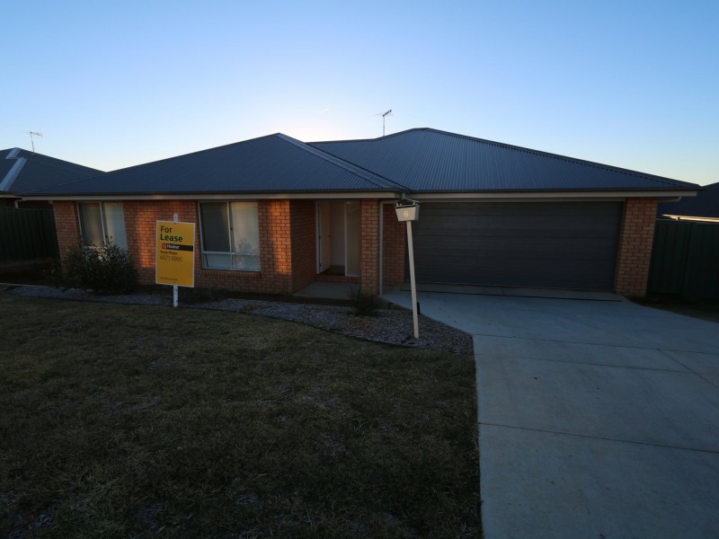 6 Tantoon Circuit, Forest Hill NSW 2651