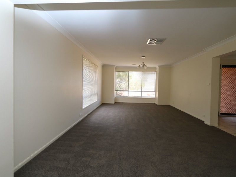 48 Avocet Drive, Estella NSW 2650