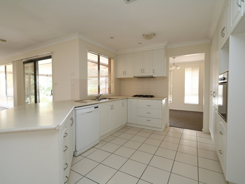 48 Avocet Drive, Estella NSW 2650