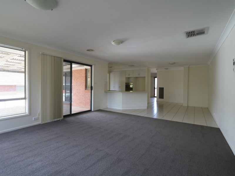 48 Avocet Drive, Estella NSW 2650