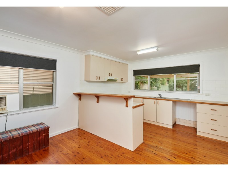13 Stanley Street, Kooringal NSW 2650