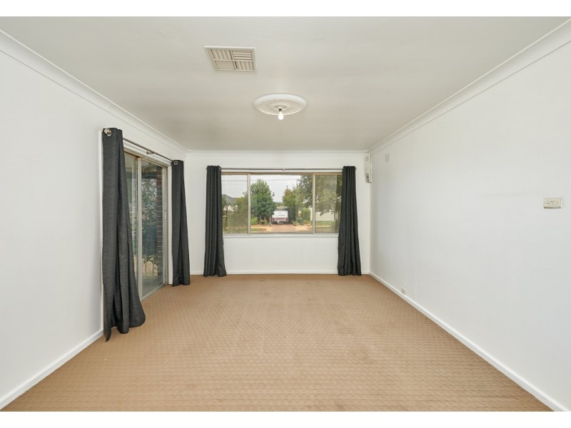 13 Stanley Street, Kooringal NSW 2650