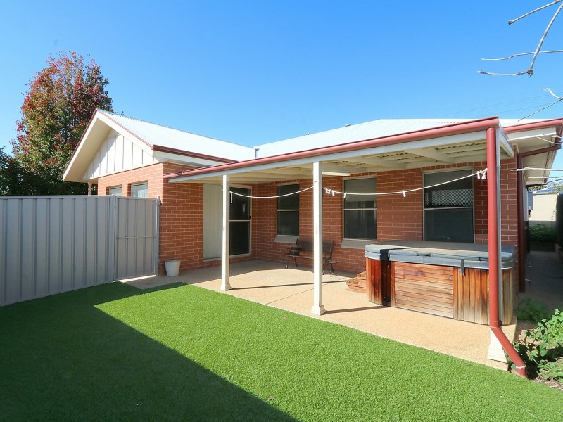 Unit 3/74 Brookong Avenue, Wagga Wagga NSW 2650