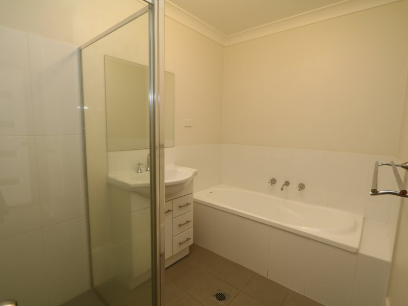 12/10 Mirrul Street, Glenfield Park NSW 2650