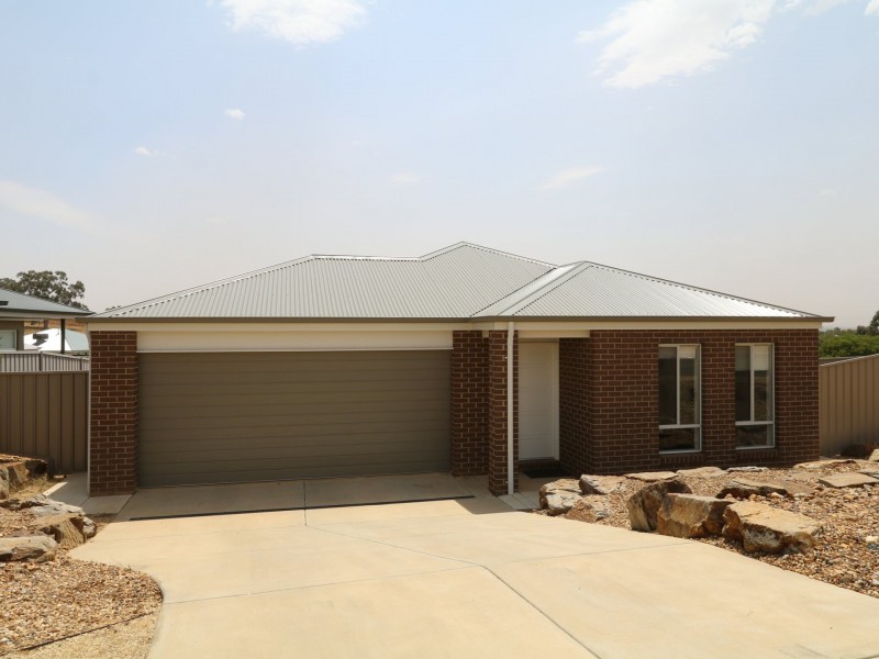 2 Watson Boulevard, Lloyd NSW 2650