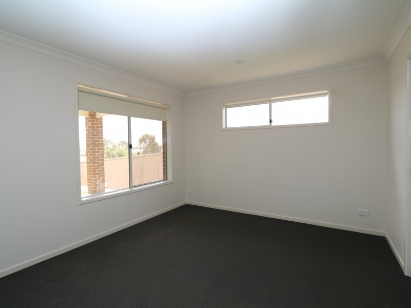 2 Watson Boulevard, Lloyd NSW 2650