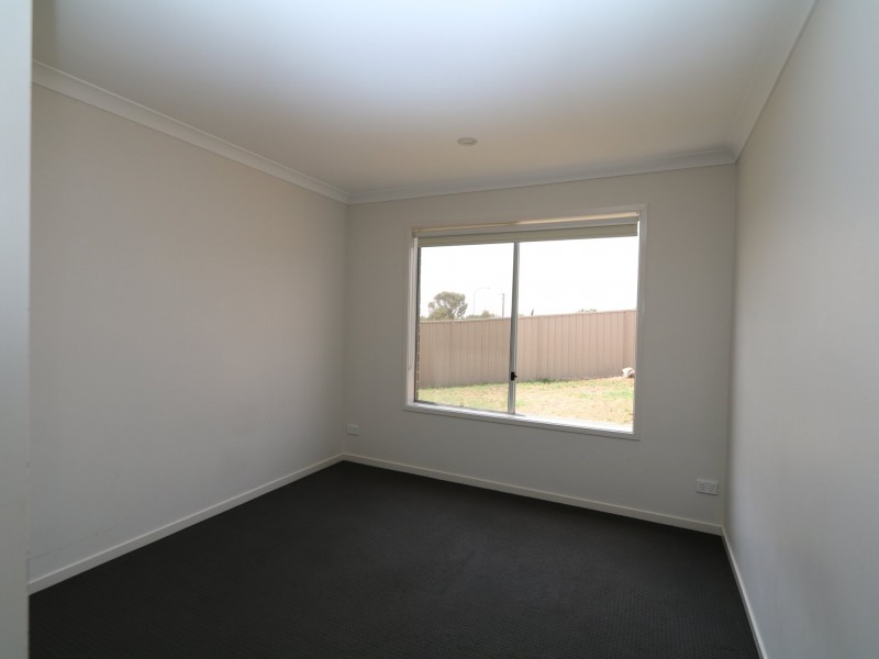 2 Watson Boulevard, Lloyd NSW 2650