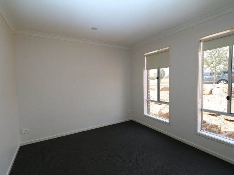 2 Watson Boulevard, Lloyd NSW 2650
