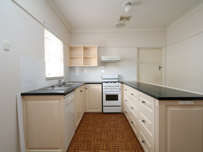 109 Macleay Street, Turvey Park NSW 2650