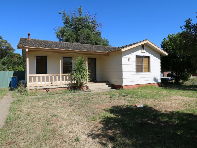 8 Adams Street, Ashmont NSW 2650