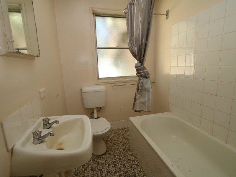 8 Adams Street, Ashmont NSW 2650