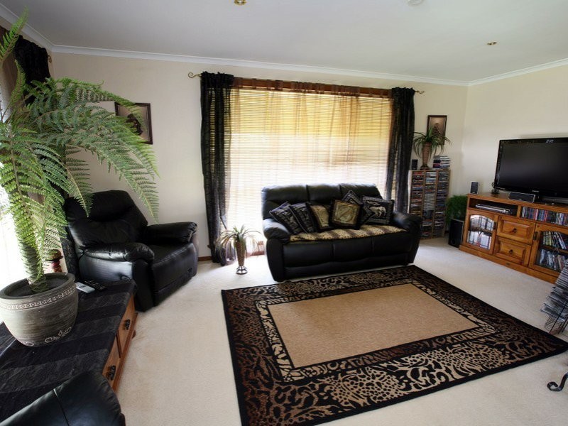 174 Fernleigh Road, Mount Austin NSW 2650