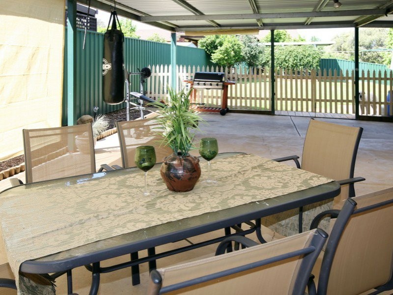 174 Fernleigh Road, Mount Austin NSW 2650