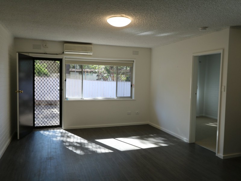 2/143 Lake Albert Road, Kooringal NSW 2650