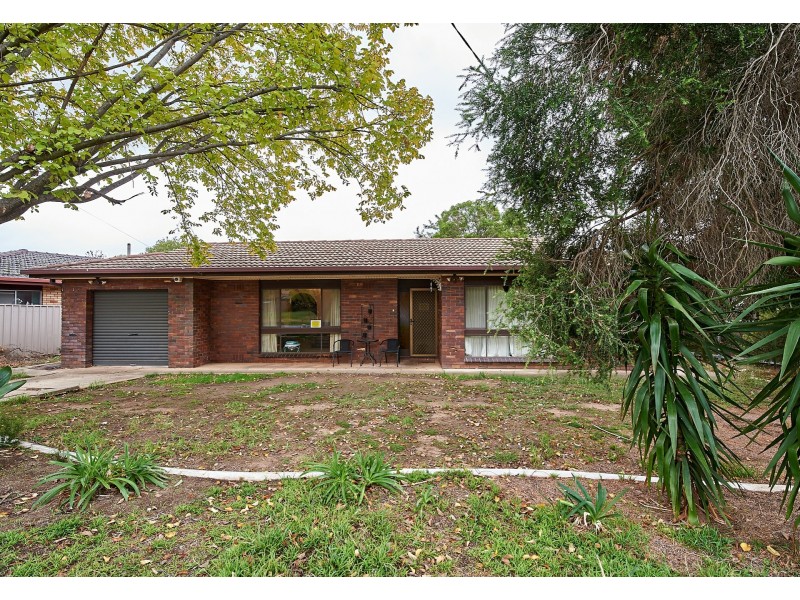 17 Telopea Crescent, Lake Albert NSW 2650