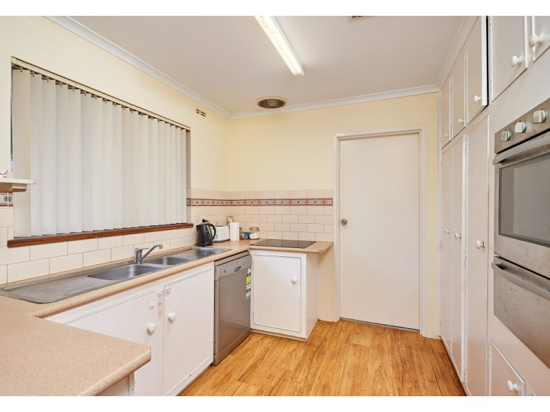 17 Telopea Crescent, Lake Albert NSW 2650