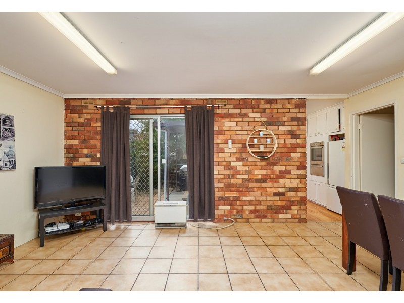 17 Telopea Crescent, Lake Albert NSW 2650