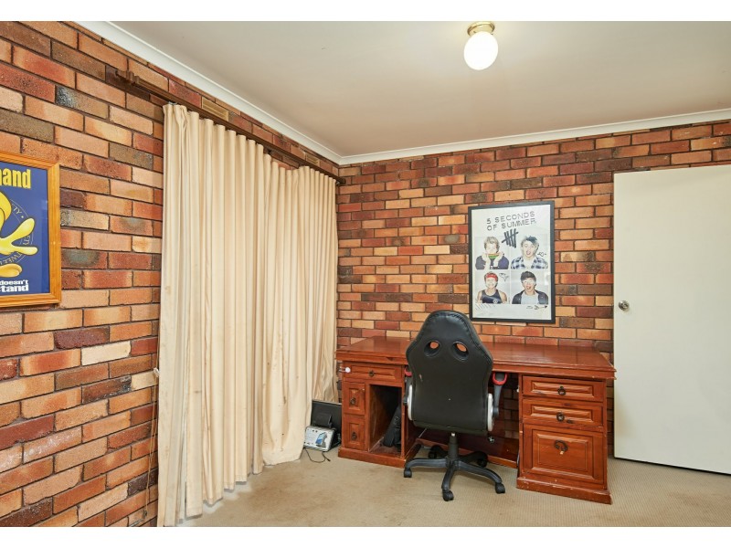 17 Telopea Crescent, Lake Albert NSW 2650