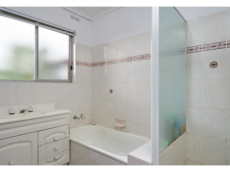 17 Telopea Crescent, Lake Albert NSW 2650