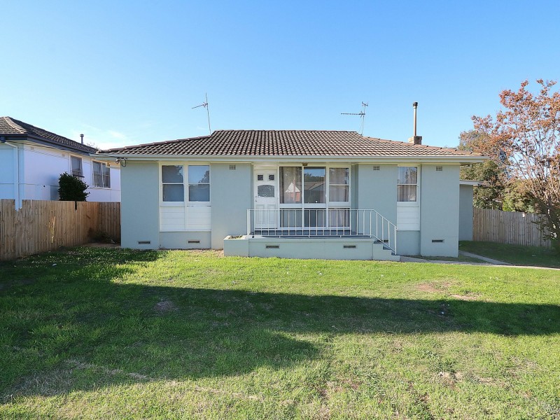 18 Tichborne Crescent, Kooringal NSW 2650