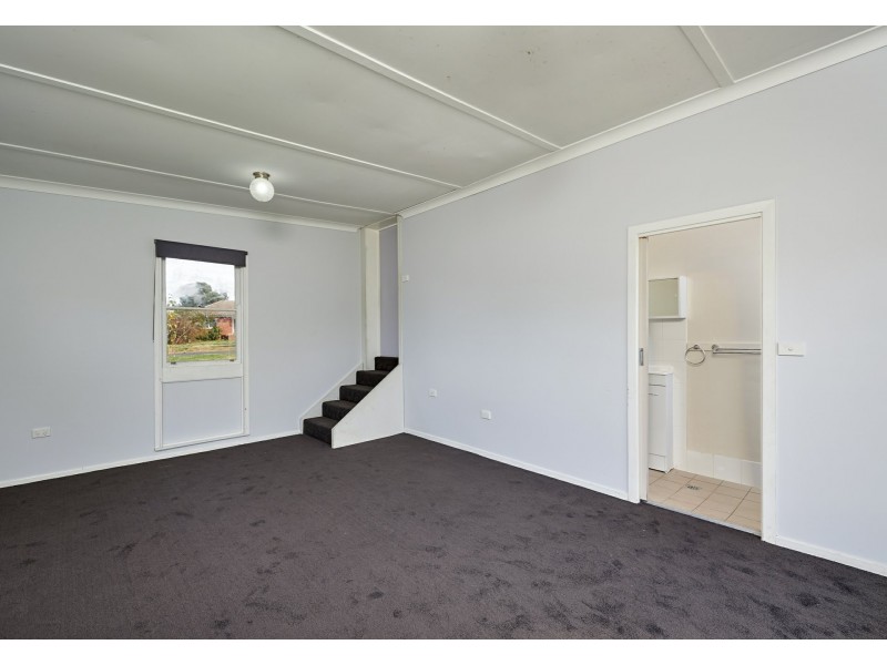 18 Tichborne Crescent, Kooringal NSW 2650